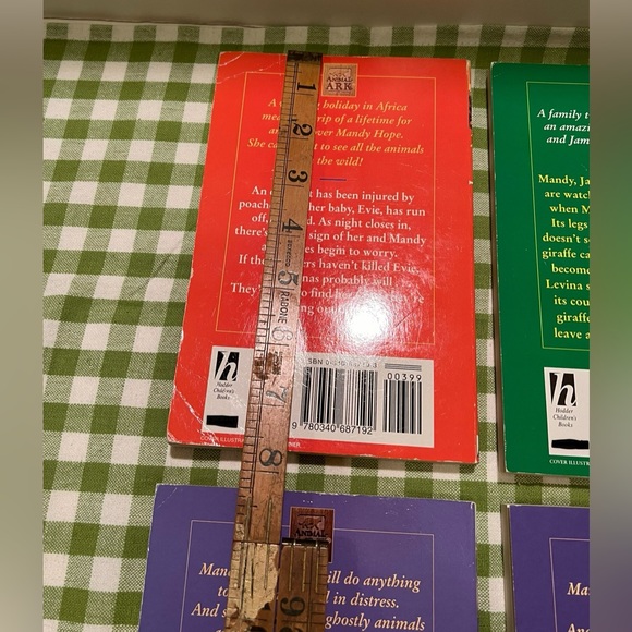 LOT OF 4 ANIMAL ARK CHILDREN’S CHAPTER BOOKS. - Picture 7 of 8